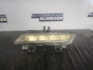 Used Daytime running light, right Renault Clio IV (5R) 0.9 Energy TCE 90 12V Price on request offered by Autodemontage Nijmegen