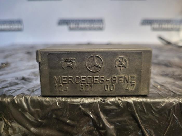 Begagnade Relä Mercedes E (W124) 2.0 E-200 16V Pris på förfrågan erbjuds av Autodemontage Nijmegen