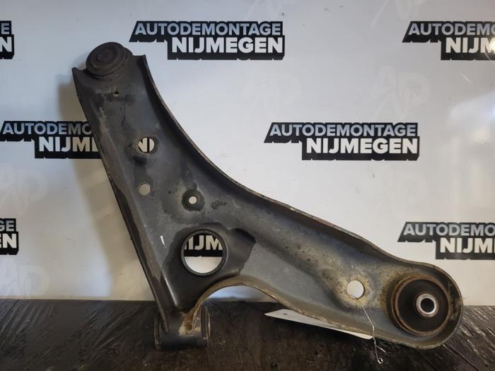 Front wishbone, right from a Nissan Pixo (D31S) 1.0 12V 2012