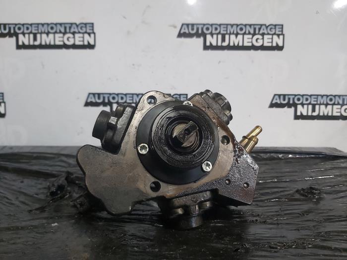 Bomba de gasolina mecánica de un Citroën Nemo (AA) 1.3 HDi 75 2010