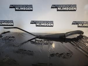 Usagé Bras essuie-glace avant Peugeot Bipper (AA) 1.3 HDI Prix sur demande proposé par Autodemontage Nijmegen