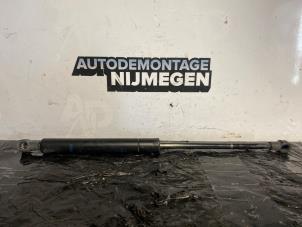 Used Bonnet gas strut, left BMW 5 serie (E39) 540i 32V Price on request offered by Autodemontage Nijmegen