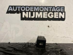 Used Central locking switch BMW 5 serie (E39) 540i 32V Price on request offered by Autodemontage Nijmegen
