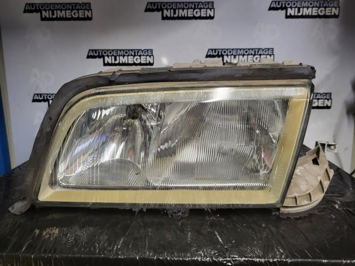 Używane Reflektor lewy Mercedes C (W202) 1.8 C-180 16V Cena na żądanie oferowane przez Autodemontage Nijmegen