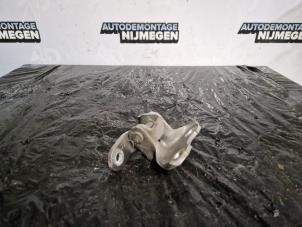 Used Front door hinge, right Toyota Yaris III (P13) 1.33 16V Dual VVT-I Price on request offered by Autodemontage Nijmegen