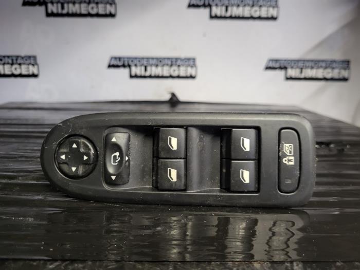 Usados Interruptor combinado de ventanillas Peugeot 508 SW (8E/8U) 1.6 THP 16V Precio de solicitud ofrecido por Autodemontage Nijmegen