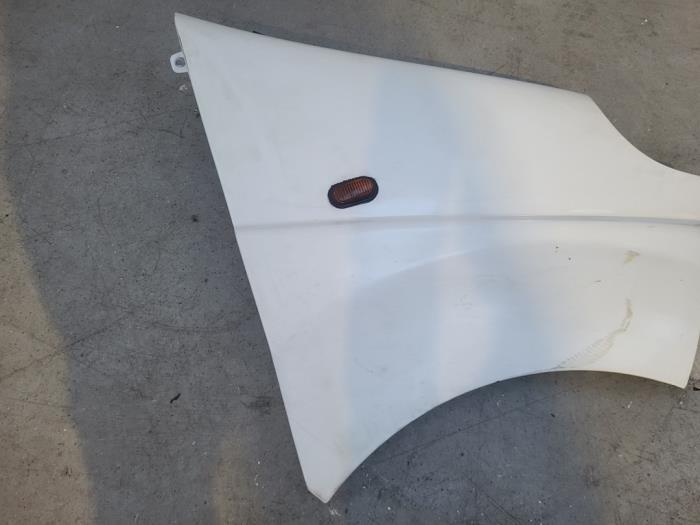 Front wing, right from a Renault Trafic New (FL) 1.9 dCi 82 16V 2003