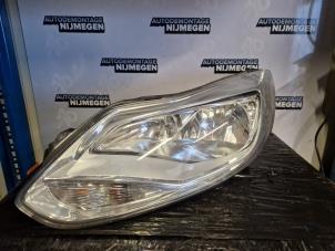 Used Headlight, left Ford Focus 3 Wagon 1.6 EcoBoost 16V 150 Price on request offered by Autodemontage Nijmegen
