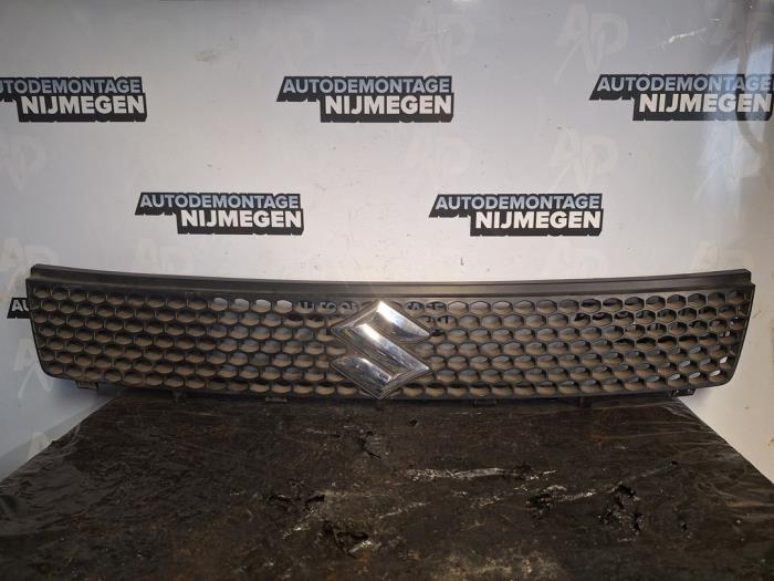 Używane Grill Suzuki Swift (ZA/ZC/ZD1/2/3/9) 1.3 VVT 16V Cena na żądanie oferowane przez Autodemontage Nijmegen