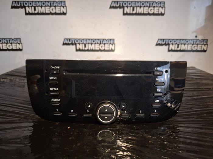 Używane Radio Fiat Punto Evo (199) 1.2 Euro 5 Cena na żądanie oferowane przez Autodemontage Nijmegen