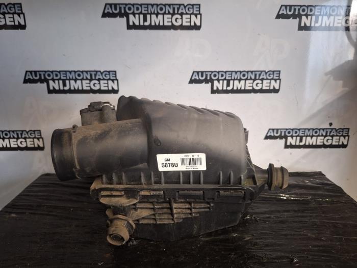 Gebrauchte Luftfiltergehäuse Opel Karl 1.0 12V Preis auf Anfrage angeboten von Autodemontage Nijmegen