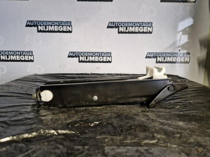Używane Dzwignik Volkswagen Polo V (6R) 1.2 TDI 12V BlueMotion Cena na żądanie oferowane przez Autodemontage Nijmegen