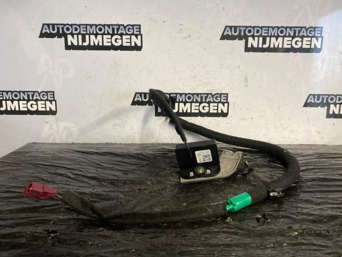 Używane Antena Renault Twingo III (AH) ZE R80 Cena na żądanie oferowane przez Autodemontage Nijmegen