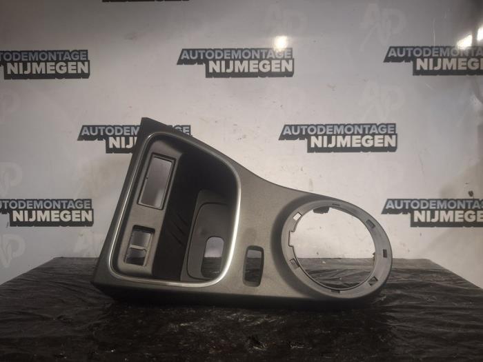 Używane Schowek Renault Twingo III (AH) ZE R80 Cena na żądanie oferowane przez Autodemontage Nijmegen