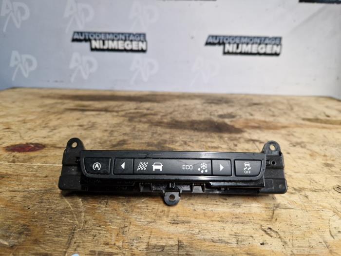 Używane Przelacznik ESP Jaguar XE 2.0 D E-Performance 16V Cena na żądanie oferowane przez Autodemontage Nijmegen