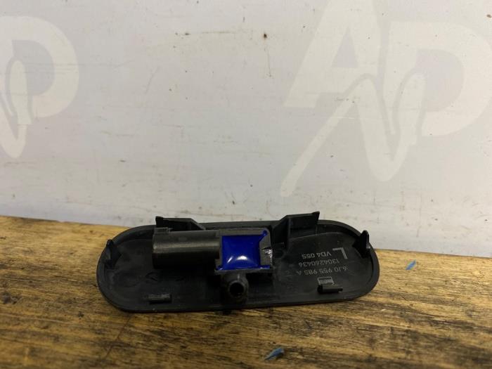 Lave-glace avant d'un Seat Ibiza ST (6J8) 1.2 TSI 2013