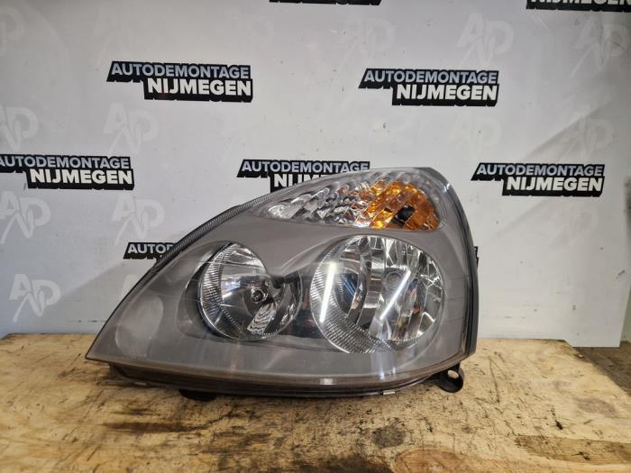 Używane Reflektor lewy Renault Clio II (BB/CB) 1.4 16V Cena na żądanie oferowane przez Autodemontage Nijmegen
