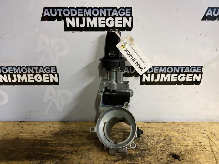 Używane Stacyjka + Kluczyk Opel Corsa D 1.3 CDTi 16V ecoFLEX Cena na żądanie oferowane przez Autodemontage Nijmegen