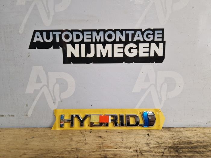 Nowe Emblemat Toyota C-HR (X1,X5) 1.8 16V Hybrid Cena na żądanie oferowane przez Autodemontage Nijmegen