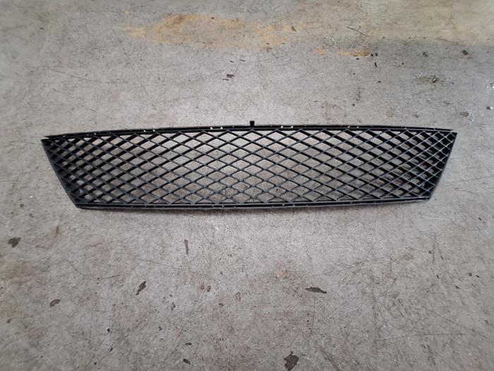 Używane Grill Seat Ibiza ST (6J8) 1.2 TSI Cena na żądanie oferowane przez Autodemontage Nijmegen