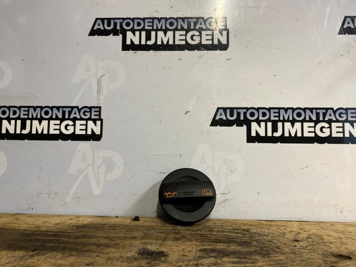 Gebrauchte Ölkappe Volkswagen Polo V (6R) 1.2 TDI 12V BlueMotion Preis auf Anfrage angeboten von Autodemontage Nijmegen