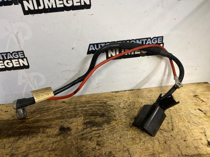 Używane Biegun akumulator Volkswagen Golf Plus (5M1/1KP) 1.2 TSI Cena na żądanie oferowane przez Autodemontage Nijmegen