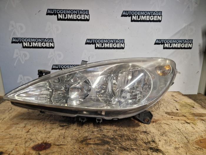 Usagé Reflektor lewy Peugeot 307 CC (3B) 2.0 16V Prix sur demande proposé par Autodemontage Nijmegen