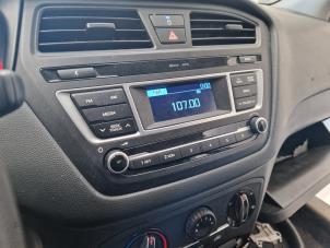 Usados Reproductor de CD y radio Hyundai i20 (GBB) 1.2i 16V Precio de solicitud ofrecido por Autodemontage Nijmegen