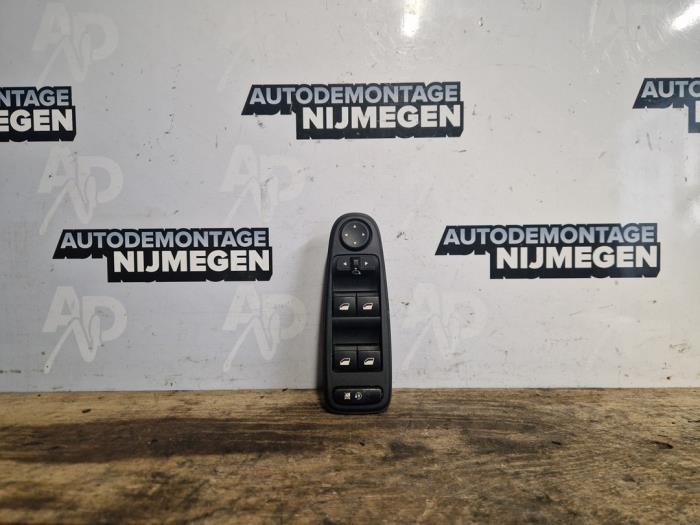 Usados Interruptor combinado de ventanillas Citroen C4 Grand Picasso (UA) 1.6 16V THP 140 Autom. Precio de solicitud ofrecido por Autodemontage Nijmegen