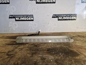 Używane Dodatkowe swiatlo stopu srodek Toyota Prius (NHW20) 1.5 16V Cena na żądanie oferowane przez Autodemontage Nijmegen