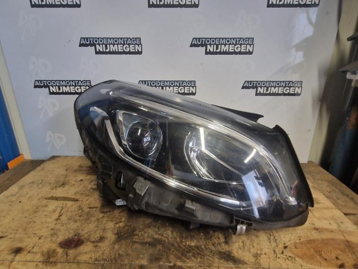 Używane Reflektor prawy Mercedes B (W246/W242) 1.5 B-180 CDI,d 16V Cena na żądanie oferowane przez Autodemontage Nijmegen