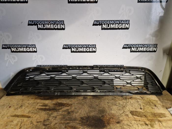 Używane Grill Citroen C3 (SX/SW) 1.2 Vti 12V PureTech Cena na żądanie oferowane przez Autodemontage Nijmegen