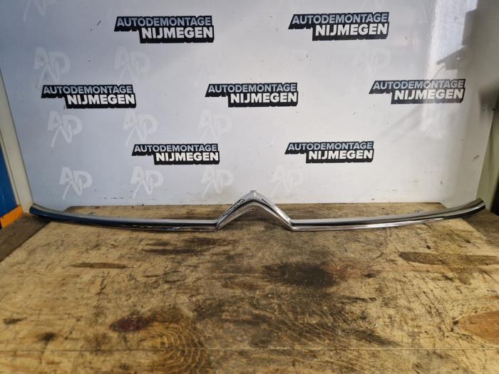 Używane Emblemat Citroen C3 (SX/SW) 1.2 Vti 12V PureTech Cena na żądanie oferowane przez Autodemontage Nijmegen
