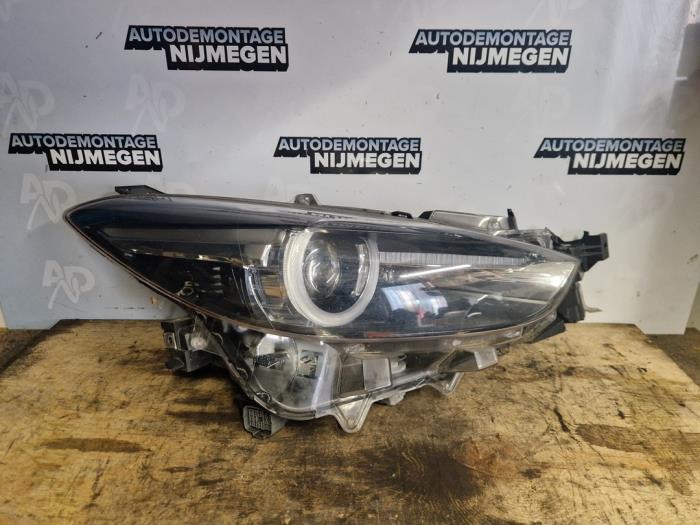 Używane Reflektor prawy Mazda 3 (BM/BN) 2.0 SkyActiv-G 120 16V Cena na żądanie oferowane przez Autodemontage Nijmegen