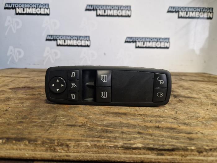 Usados Interruptor combinado de ventanillas Mercedes B (W245) 2.0 B-200 16V Precio de solicitud ofrecido por Autodemontage Nijmegen