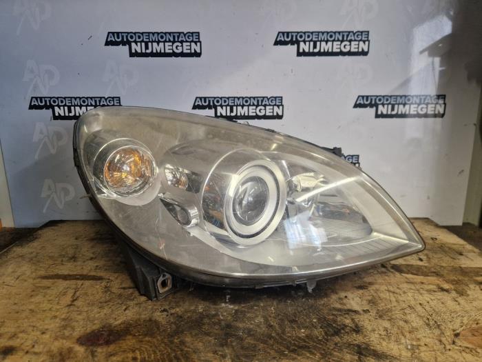 Używane Reflektor prawy Mercedes B (W245) 2.0 B-200 16V Cena na żądanie oferowane przez Autodemontage Nijmegen