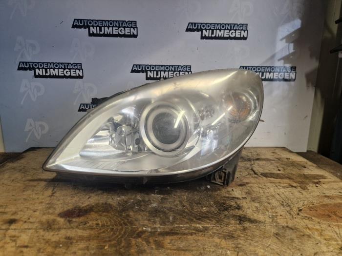 Używane Reflektor lewy Mercedes B (W245) 2.0 B-200 16V Cena na żądanie oferowane przez Autodemontage Nijmegen