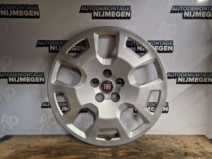 Używane Kolpak Fiat Doblo Cargo (263) 1.6 D Multijet Cena na żądanie oferowane przez Autodemontage Nijmegen