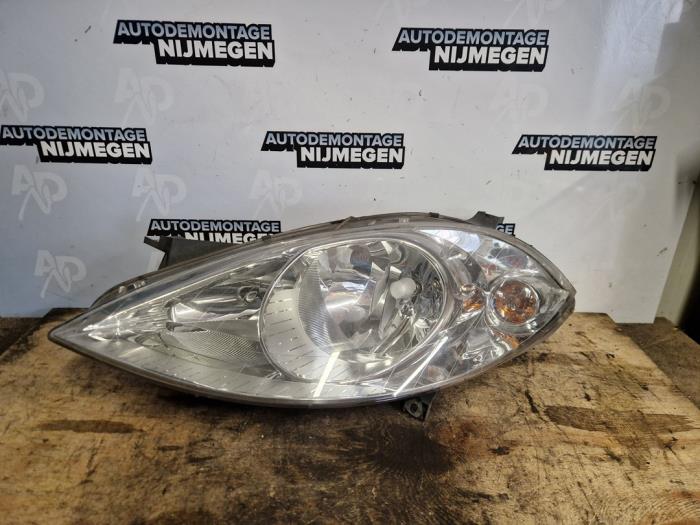 Używane Reflektor lewy Mercedes A (W169) 2.0 A-180 CDI 16V Cena na żądanie oferowane przez Autodemontage Nijmegen
