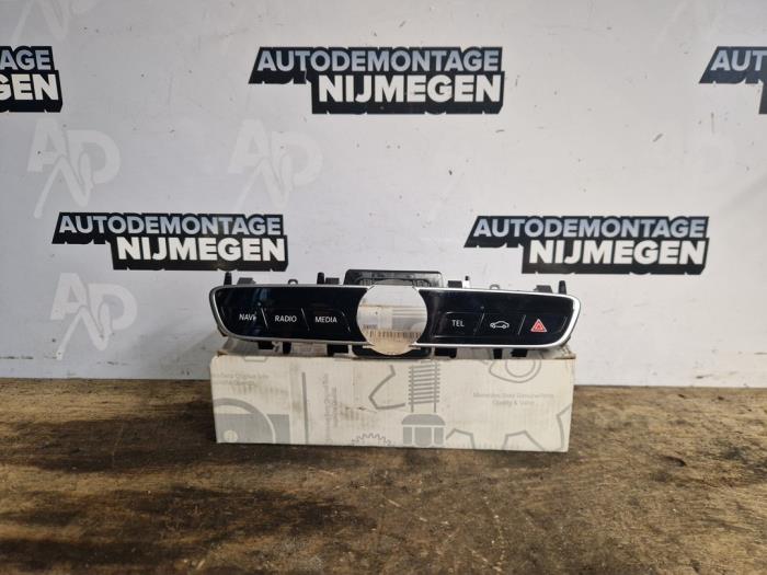 Nya Kontrollenhet, multimedia Mercedes E (W213) E-250 2.0 Turbo 16V Pris på förfrågan erbjuds av Autodemontage Nijmegen