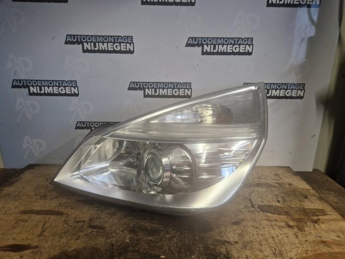 Używane Reflektor lewy Renault Espace (JK) 2.0 16V Turbo Cena na żądanie oferowane przez Autodemontage Nijmegen