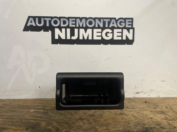 Begagnade Askkopp, fram Opel Vectra C GTS 2.2 DIG 16V Pris på förfrågan erbjuds av Autodemontage Nijmegen