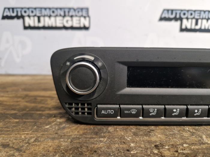 Begagnade Värmekontrollpanel Volkswagen Polo V (6R) 1.2 12V BlueMotion Technology Pris på förfrågan erbjuds av Autodemontage Nijmegen