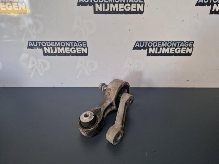 Used Engine mount Opel Vivaro 1.6 CDTI 95 Euro 6 Price on request offered by Autodemontage Nijmegen