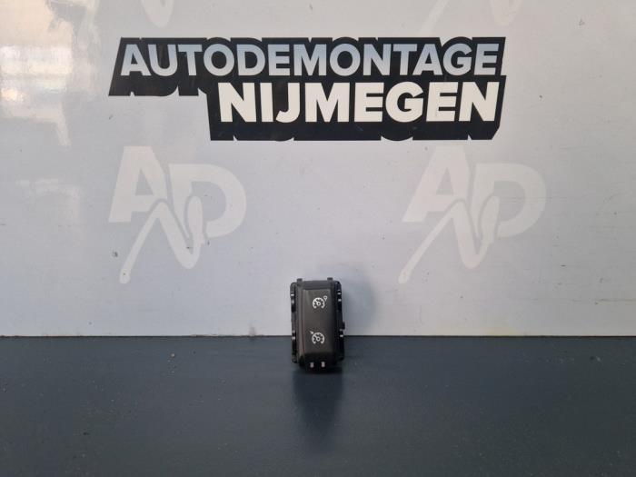 Używane Obsluga tempomatu Opel Vivaro 1.6 CDTI 95 Euro 6 Cena na żądanie oferowane przez Autodemontage Nijmegen