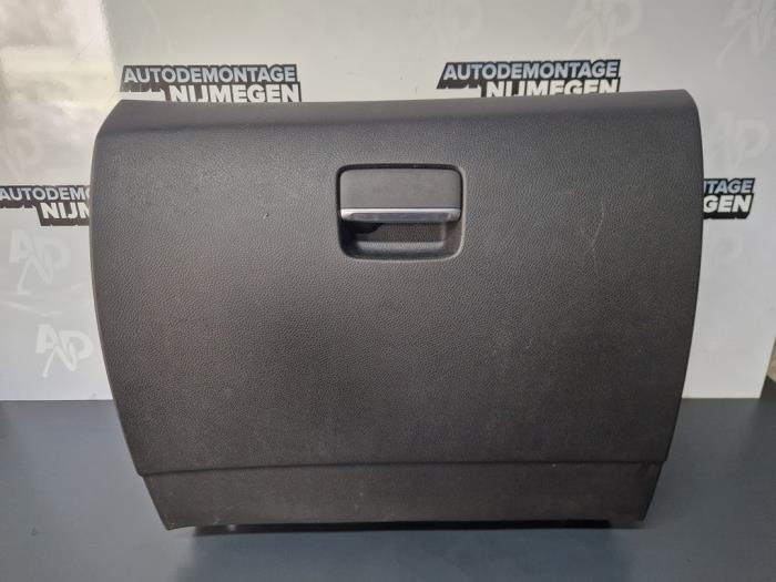 Begagnade Handskfack Mercedes B (W246/W242) 1.5 B-180 CDI,d 16V Pris på förfrågan erbjuds av Autodemontage Nijmegen