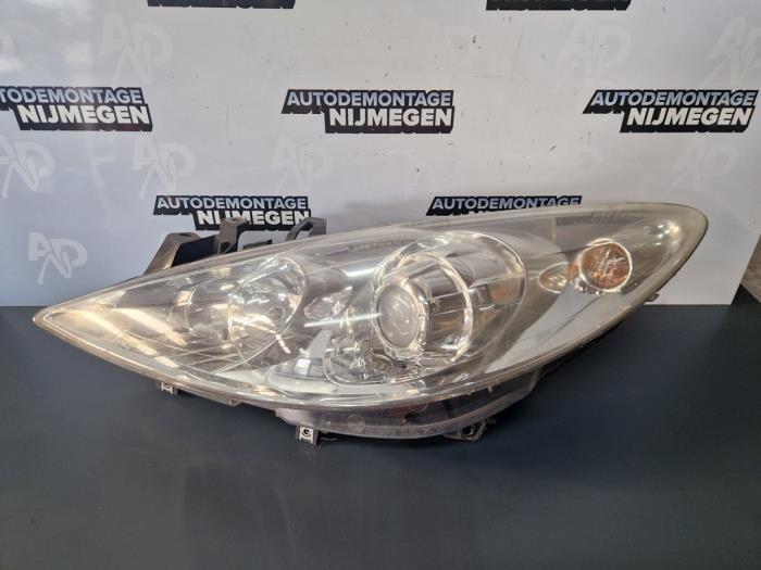 Używane Reflektor lewy Peugeot 307 Break (3E) 1.6 16V Cena € 60,00 Procedura marży oferowane przez Autodemontage Nijmegen