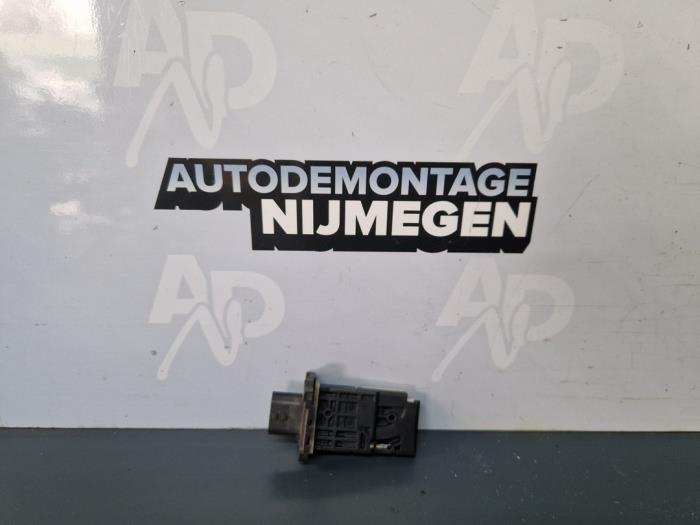 Begagnade Luftflödesmätare Opel Vivaro 1.6 CDTI 95 Euro 6 Pris på förfrågan erbjuds av Autodemontage Nijmegen