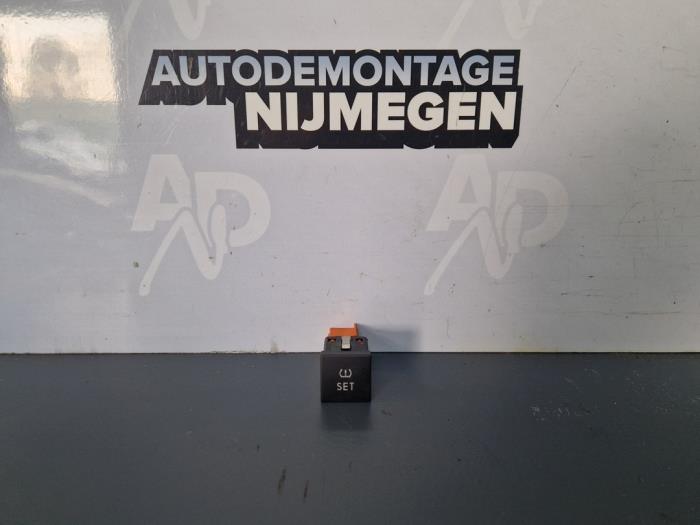 Begagnade Tryckströmvakt Volkswagen Polo V (6R) 1.2 TDI 12V BlueMotion Pris på förfrågan erbjuds av Autodemontage Nijmegen