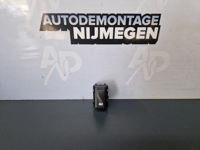 Gebrauchte ESP Schalter Opel Vivaro 1.6 CDTI 95 Euro 6 Preis auf Anfrage angeboten von Autodemontage Nijmegen